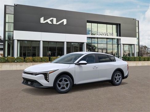 New 2025 Kia K4 LXS image 4