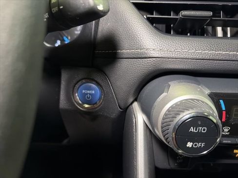 Used 2022 Toyota RAV4 XLE AWD/4WD image 39