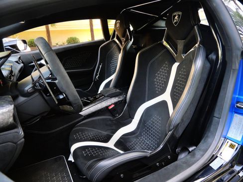 Used 2018 Lamborghini Huracan Performante image 6