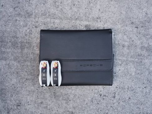 Used 2015 Porsche 918 Spyder w/Weissach Package image 89