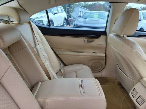 Used 2014 Lexus ES 350 w/ Luxury Package image 29