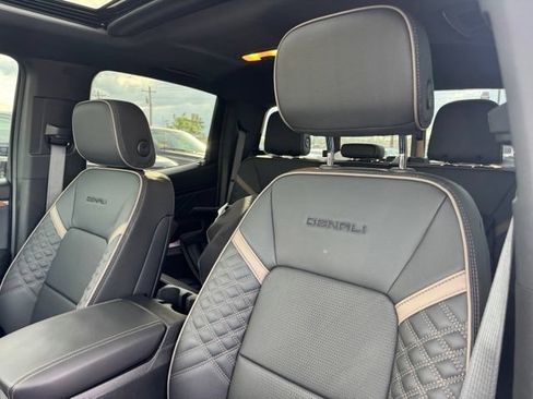 Certified 2025 GMC Canyon Denali w/ LPO, Denali Black Edition AWD/4WD image 13