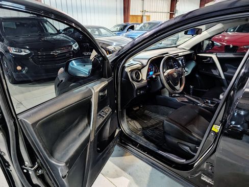 Used 2014 Toyota RAV4 LE AWD/4WD image 14