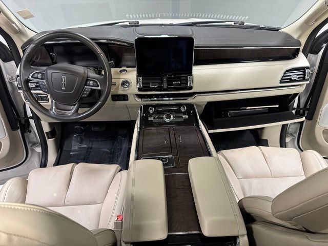 Used 2019 Lincoln Navigator L Reserve AWD/4WD image 4
