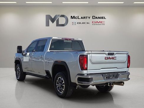 Used 2022 GMC Sierra 3500 SLT w/ SLT Convenience Package image 4
