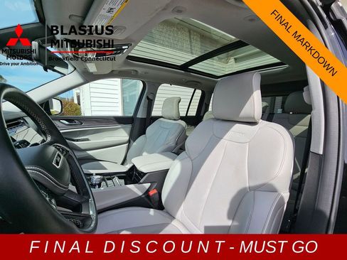 Used 2022 Jeep Grand Cherokee Overland w/ Luxury Tech Group IV image 9