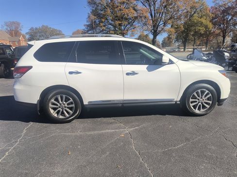 Used 2014 Nissan Pathfinder SL w/ SL Tech Package image 6