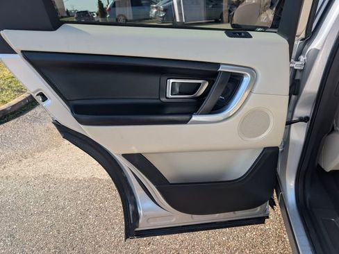 Used 2018 Land Rover Discovery Sport HSE Luxury image 17