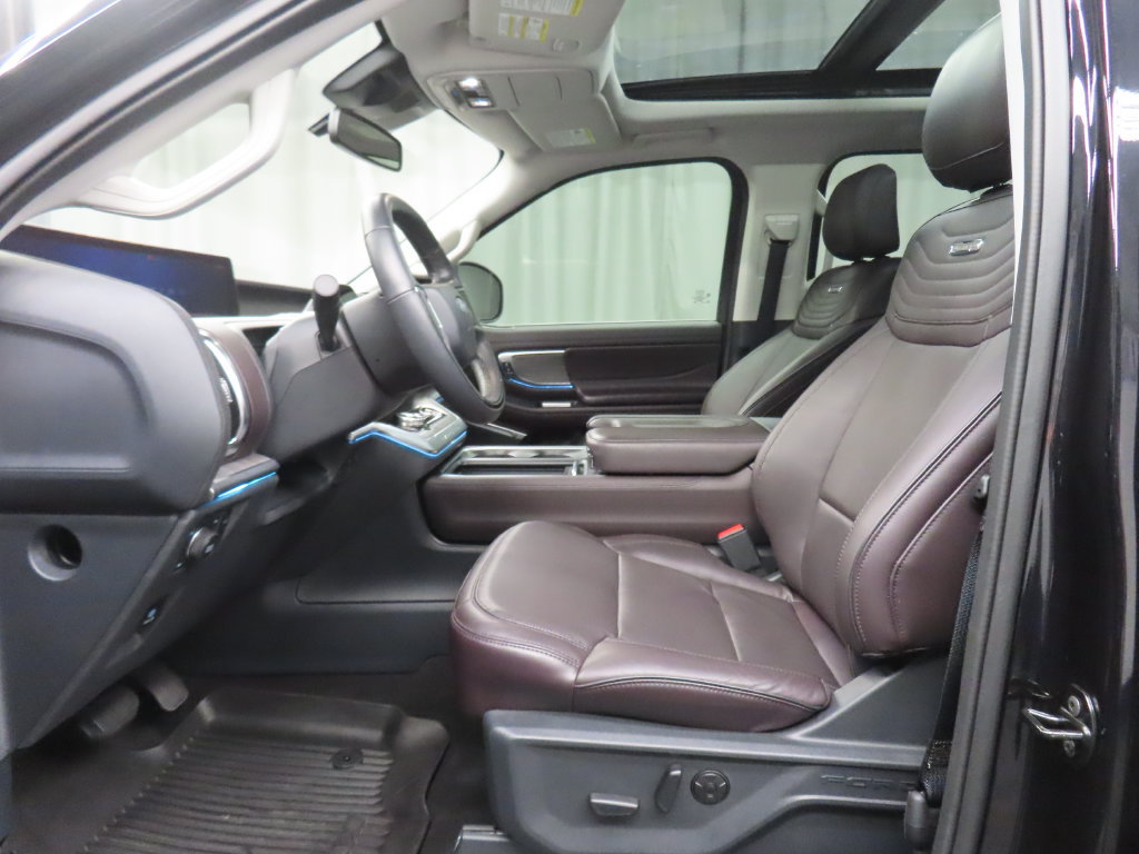Used 2025 Ford Expedition Max Platinum w/ Platinum Ultimate Package AWD/4WD image 12