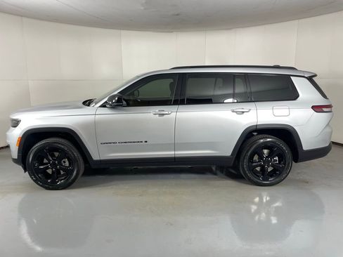 New 2025 Jeep Grand Cherokee L Laredo AWD/4WD image 5
