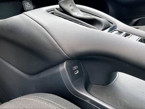 Certified 2025 Honda HR-V LX image 23