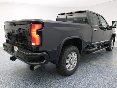 Used 2024 Chevrolet Silverado 2500 High Country w/ High Country Premium Package image 3