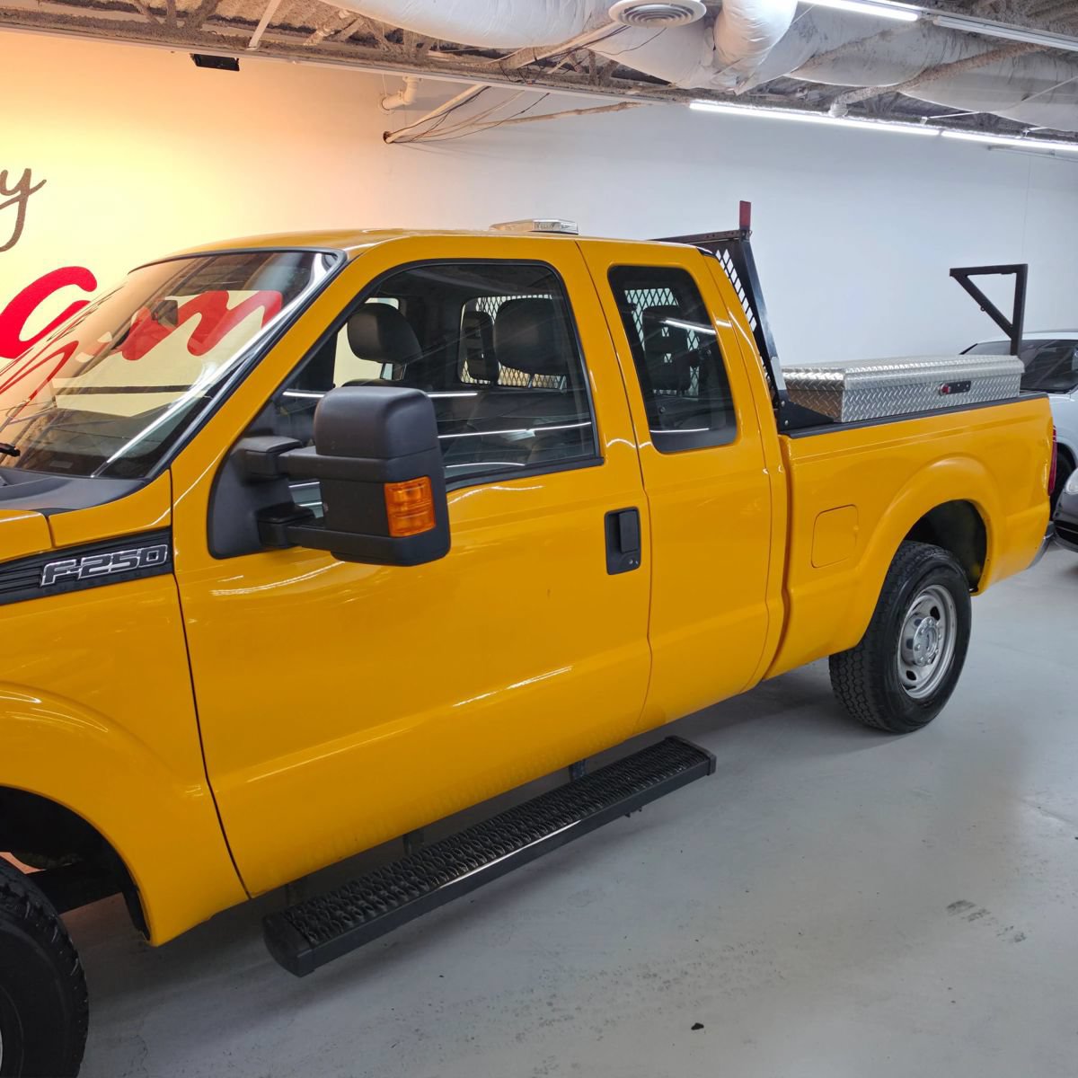 Used 2016 Ford F250 XL w/ Power Equipment Group RWD image 3