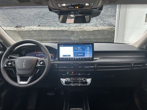 Used 2024 Lincoln Corsair AWD w/ Equipment Group 101A image 10