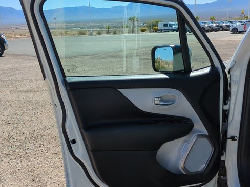 Used 2022 Jeep Renegade Limited image 11