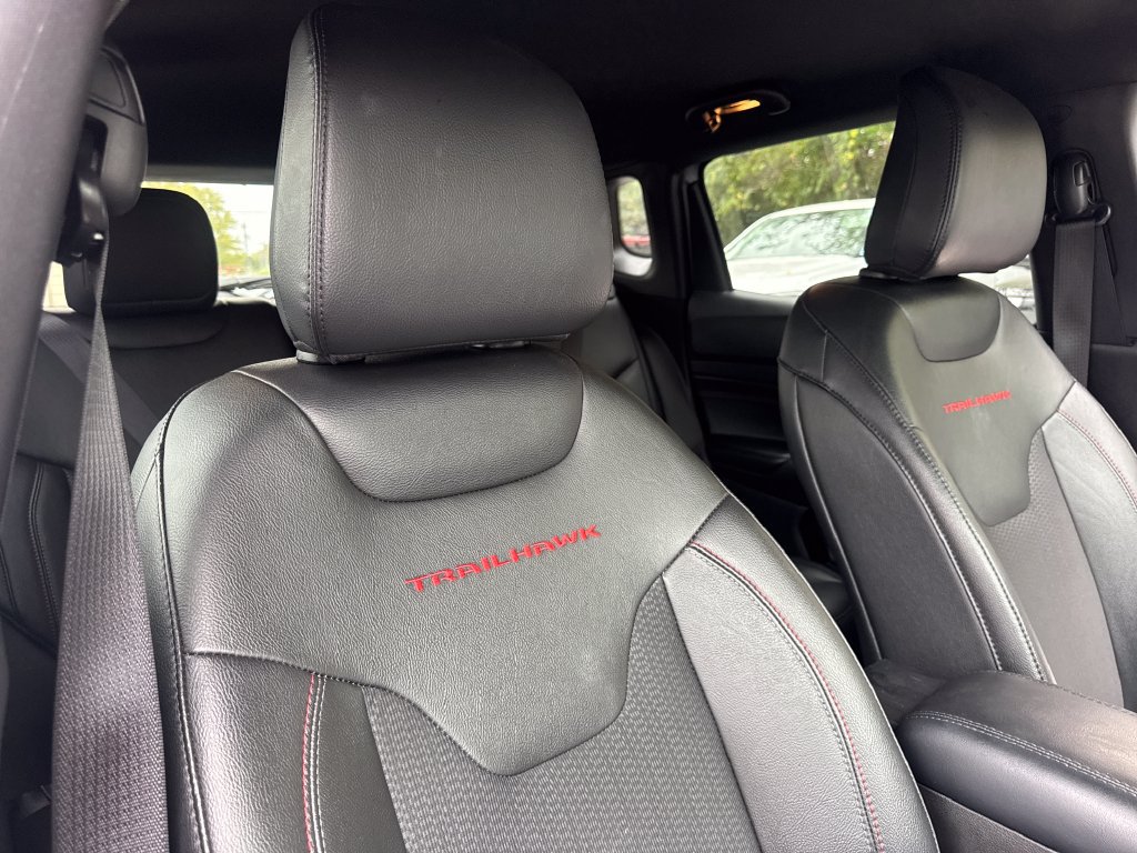 Used 2025 Jeep Compass Trailhawk AWD/4WD image 23