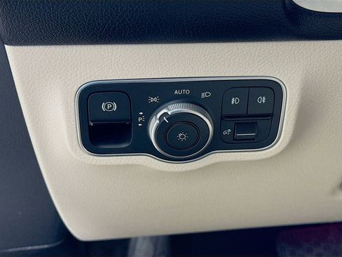 Used 2023 Mercedes-Benz GLB 250 GLB 250 image 10