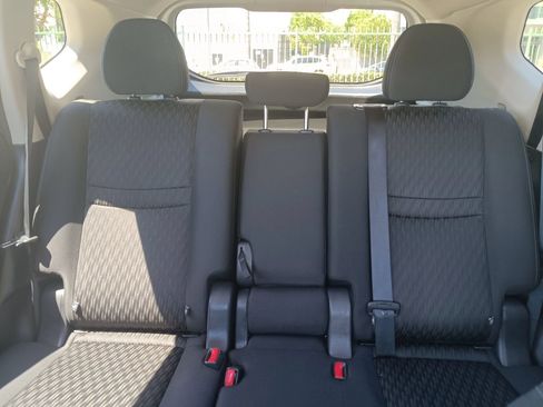 Used 2020 Nissan Rogue SV FWD image 15