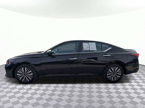 Used 2025 Nissan Altima 2.5 SV FWD image 6