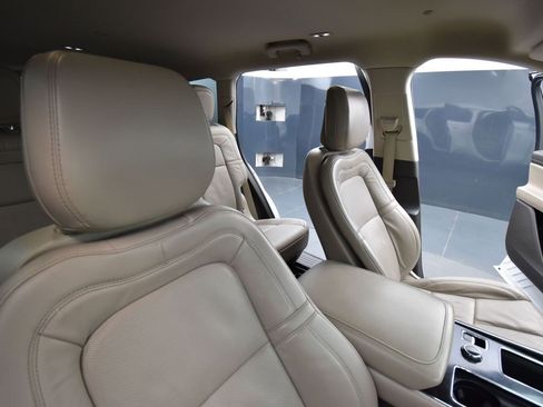 Used 2020 Lincoln Aviator Reserve w/ Elements Package Plus image 16