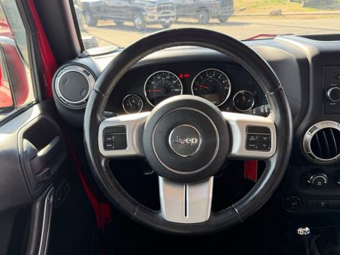 Used 2016 Jeep Wrangler Unlimited Sahara image 37