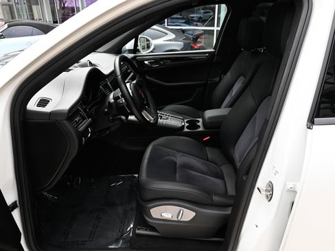 Used 2018 Porsche Macan image 17