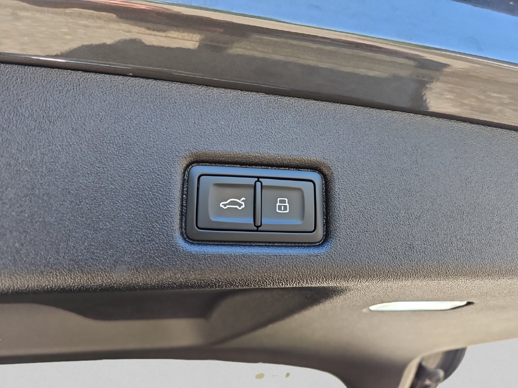 Certified 2025 Audi Q5 Premium w/ Convenience Package AWD/4WD image 24