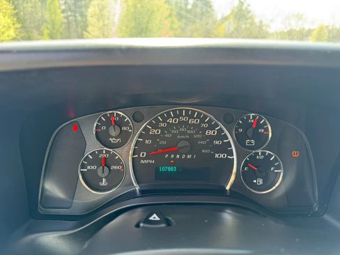 Used 2017 Chevrolet Express 2500 image 15