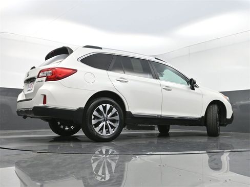 Used 2017 Subaru Outback 2.5i Touring image 31