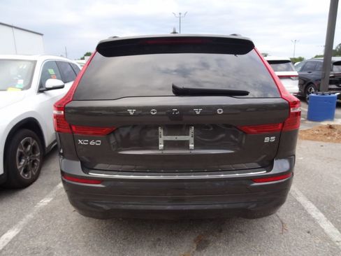 Used 2022 Volvo XC60 B5 Momentum w/ Protection Package Premier FWD image 5