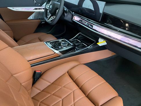 Used 2026 BMW i7 eDrive50 w/ M Sport Package RWD image 28