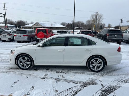 Used 2013 Volkswagen Passat 3.6 SEL Premium image 2
