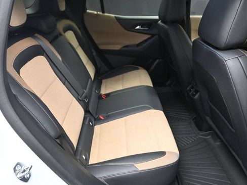 Used 2025 Chevrolet Equinox ACTIV w/ Safety and Technology Package FWD image 35