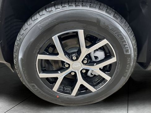 New 2025 Jeep Grand Cherokee Limited image 9