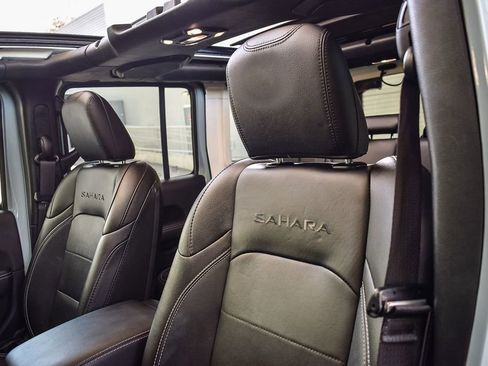 Used 2023 Jeep Wrangler Unlimited Sahara image 24