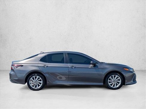 Used 2021 Toyota Camry LE w/ Carpet Mat Package (TMS) FWD image 4