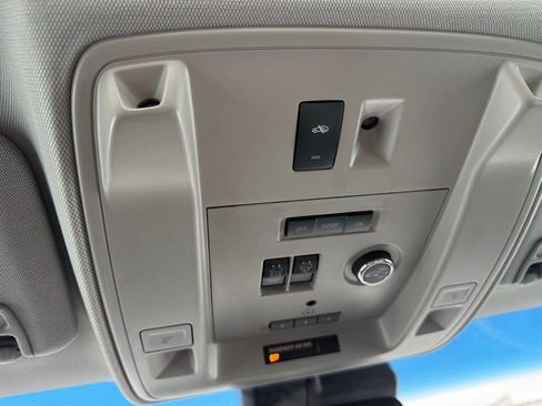 Used 2015 Chevrolet Suburban LT image 22