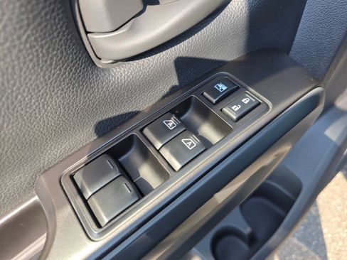 Used 2019 Nissan Titan S image 24