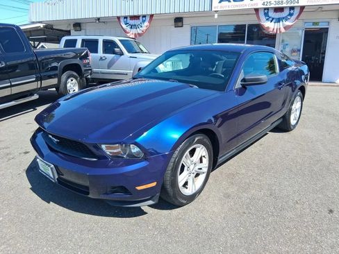 Used 2010 Ford Mustang Premium RWD image 1