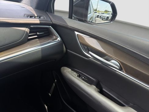 Used 2019 Cadillac XT5 Platinum AWD/4WD image 17