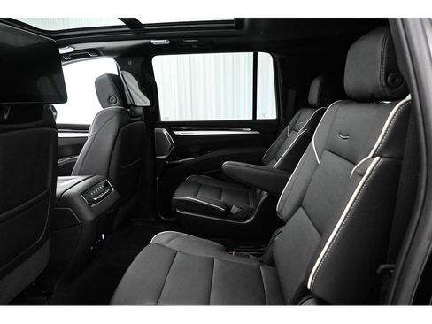 New 2026 Cadillac Escalade ESV Luxury w/ LPO, Radiant Package AWD/4WD image 11