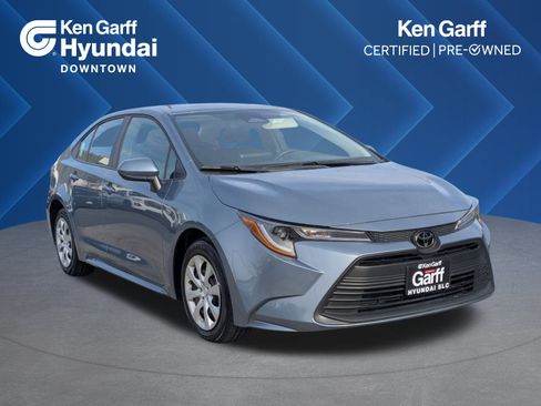 Used 2025 Toyota Corolla LE image 1