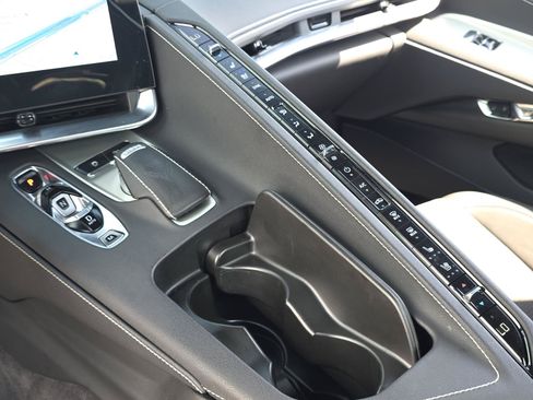 Used 2025 Chevrolet Corvette Stingray Preferred Conv w/ Z51 Performance Package RWD image 18