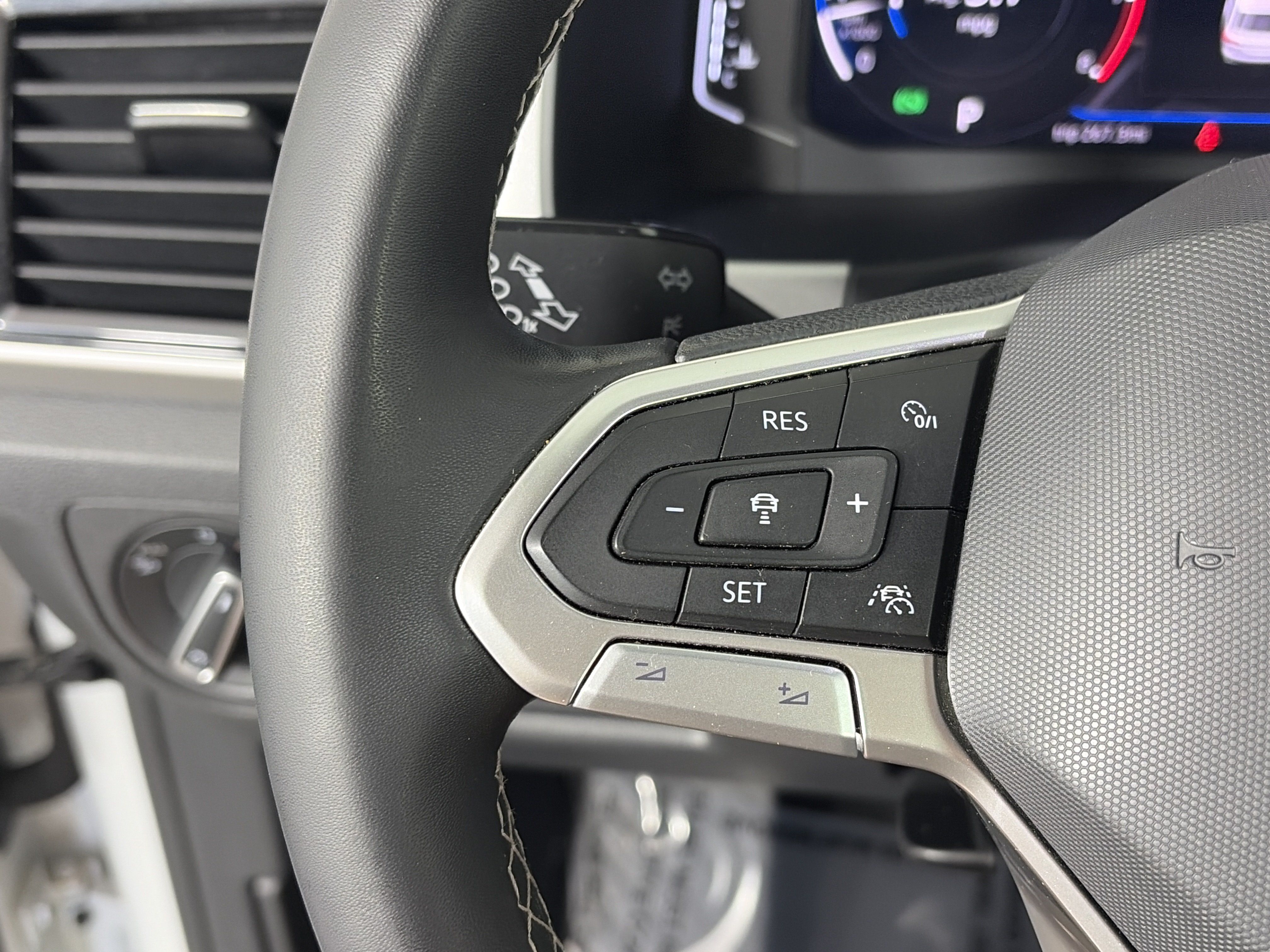 Used 2021 Volkswagen Atlas SEL AWD/4WD image 33
