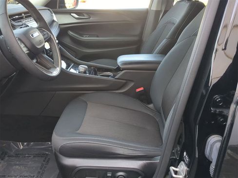 Used 2023 Jeep Grand Cherokee Laredo w/ Luxury Tech Group I image 23