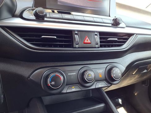 Certified 2023 Kia Forte LXS w/ LXS Technology Package FWD image 17