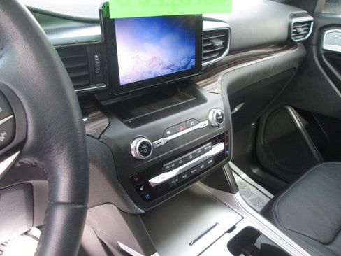 Used 2020 Ford Explorer Limited image 12
