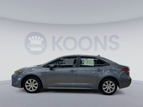 Used 2022 Toyota Corolla LE w/ Carpet Mat Package (TMS) FWD image 2