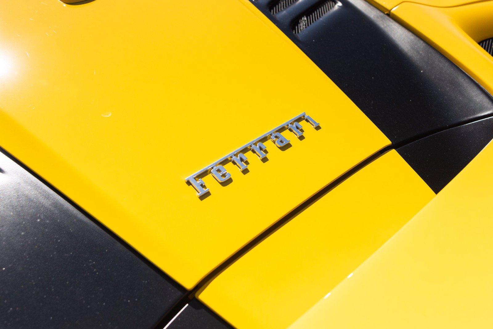 Used 2022 Ferrari F8 Tributo RWD image 38