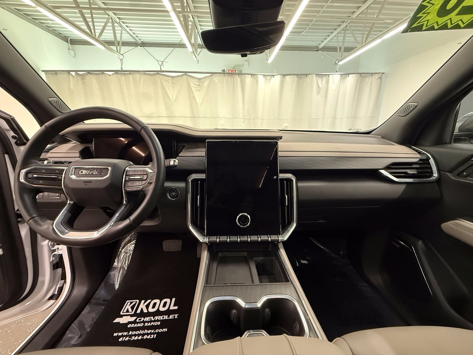 Used 2026 GMC Acadia Elevation w/ Elevation Premium Package FWD image 17